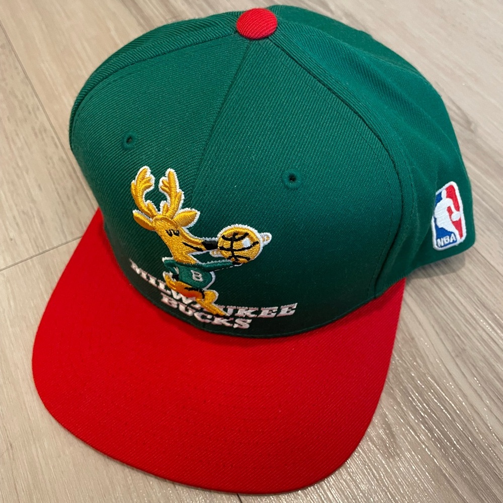 Mitchell & Ness Milwaukee Bucks SnapBack